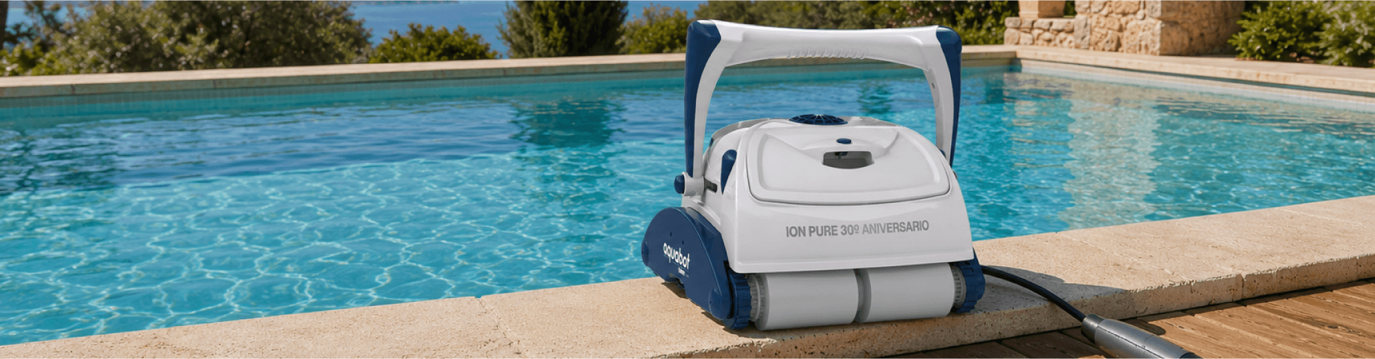 Limpiafondo eléctrico en piscina