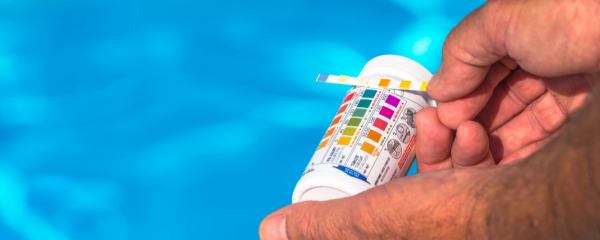 ¿Cómo bajar el pH de una piscina?