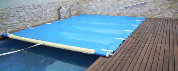 Como proteger a sua piscina com uma cobertura de segurança para piscinas